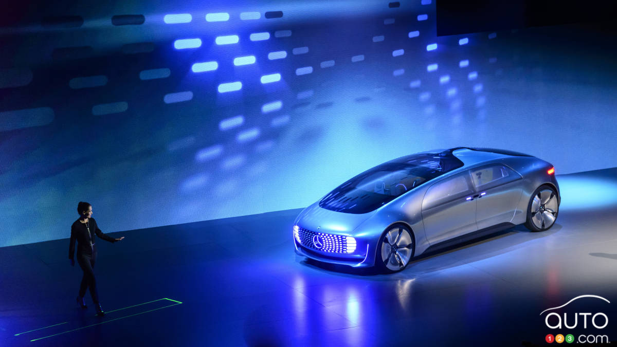CES 2015 : Mercedes-Benz dévoile son concept F 015 Luxury in Motion